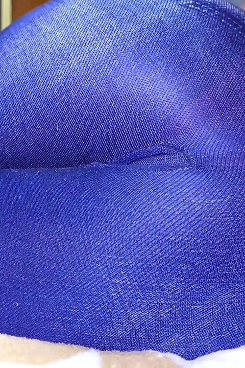 Novio me folla con un enorme consolador negro largo y grueso mi culo, duele pero me gusta mucho