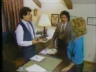 Блондинка в бегах (1985), часть 2