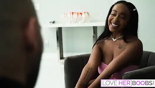 Vollbusiges und ebenholz-schätzchen lily starfire reitet harten schwanz