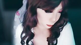 Asiática trans em maiô sexy esperando para ser gangbang
