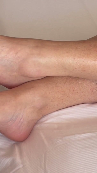 A little foot massage and cum on toes | Clip 1