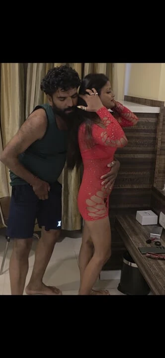 Pati ke lund par uchal kar chudti patni ki Indian Porn