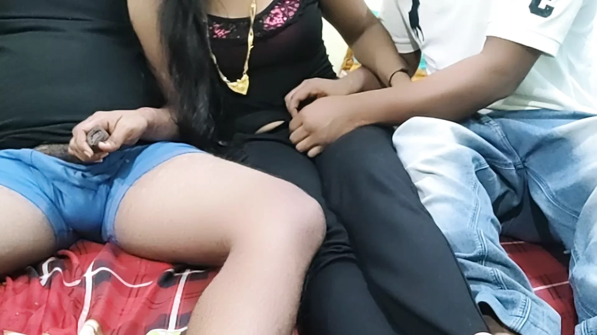 Harami sali ne apane jija Or usake  friend se chudai kar li