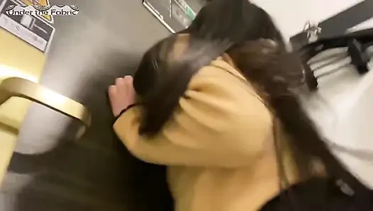 Facereveal die zweite Runde der schwarzhaarigen Schönheit, spannend mit einem mutigen Ritt und tiefen Creampie-Gipfeln