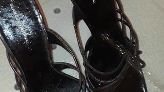 net friend's sandals pissed