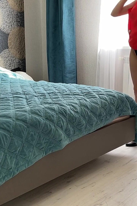 JOI, ręczna robota, naoliwione nogi dokuczają
