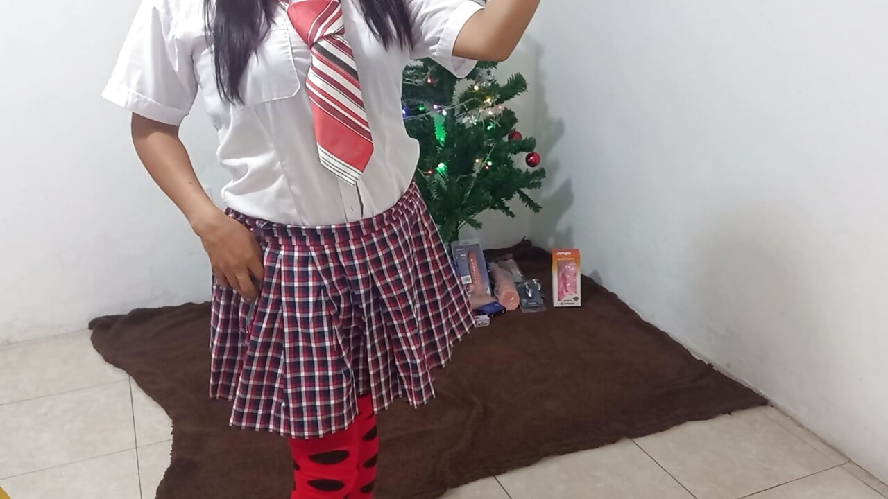 SEXY STUDENT RECEIVES HER CHRISTMAS PRESENTS!! SHE MASTURBATES WITH ONE OF THEM AND ENJOYS IT