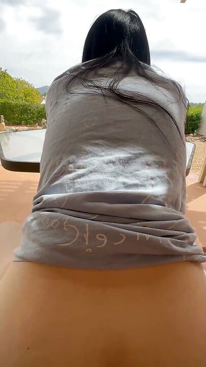 Enjoy Sex Service with a Big-assed Chinese Married Woman on an Open-air Balcony, All the Way to Internal Ejaculation