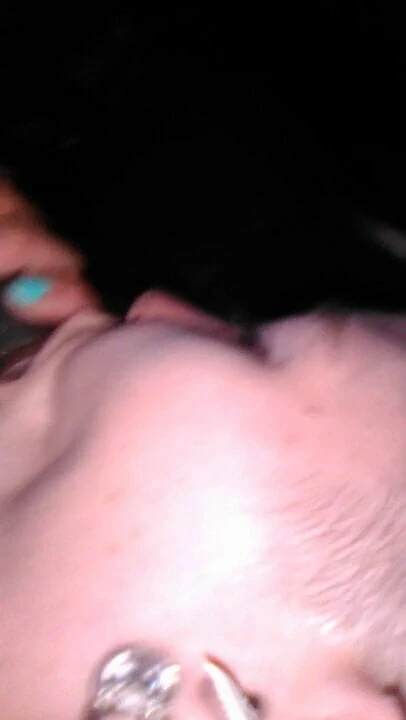 Good friend Swallowing nut