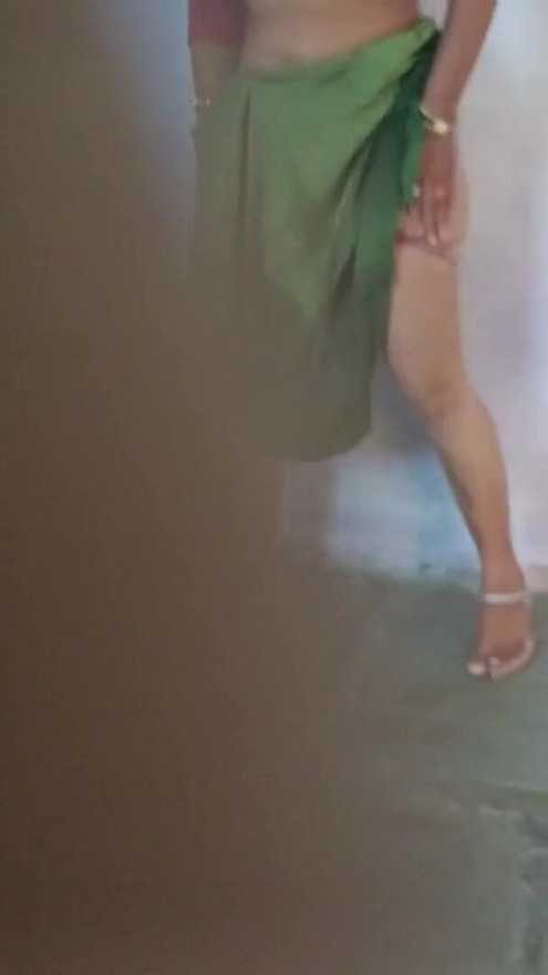 The elder sister-in-law is showing off her pussy in front of her brother-in-law in a blouse and petticoat at home, Boba is pulling it out of her bra and wanting to take her brother-in-law's cock. | Clip 1