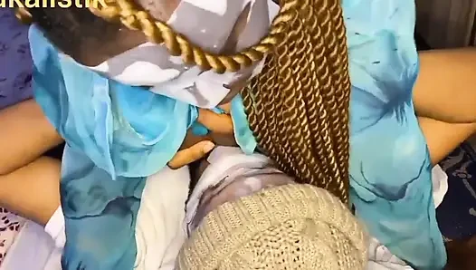 Cewek itu capek banget sama kontol pacarnya, jadi aku bantuin dia