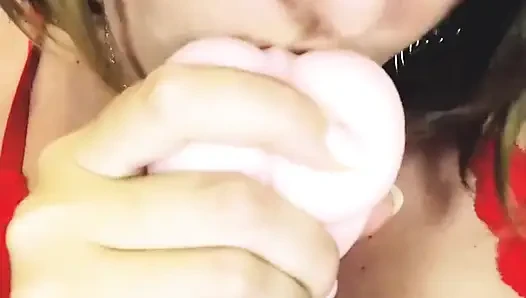 Bu pembe amcığı emerken çok eğlendim