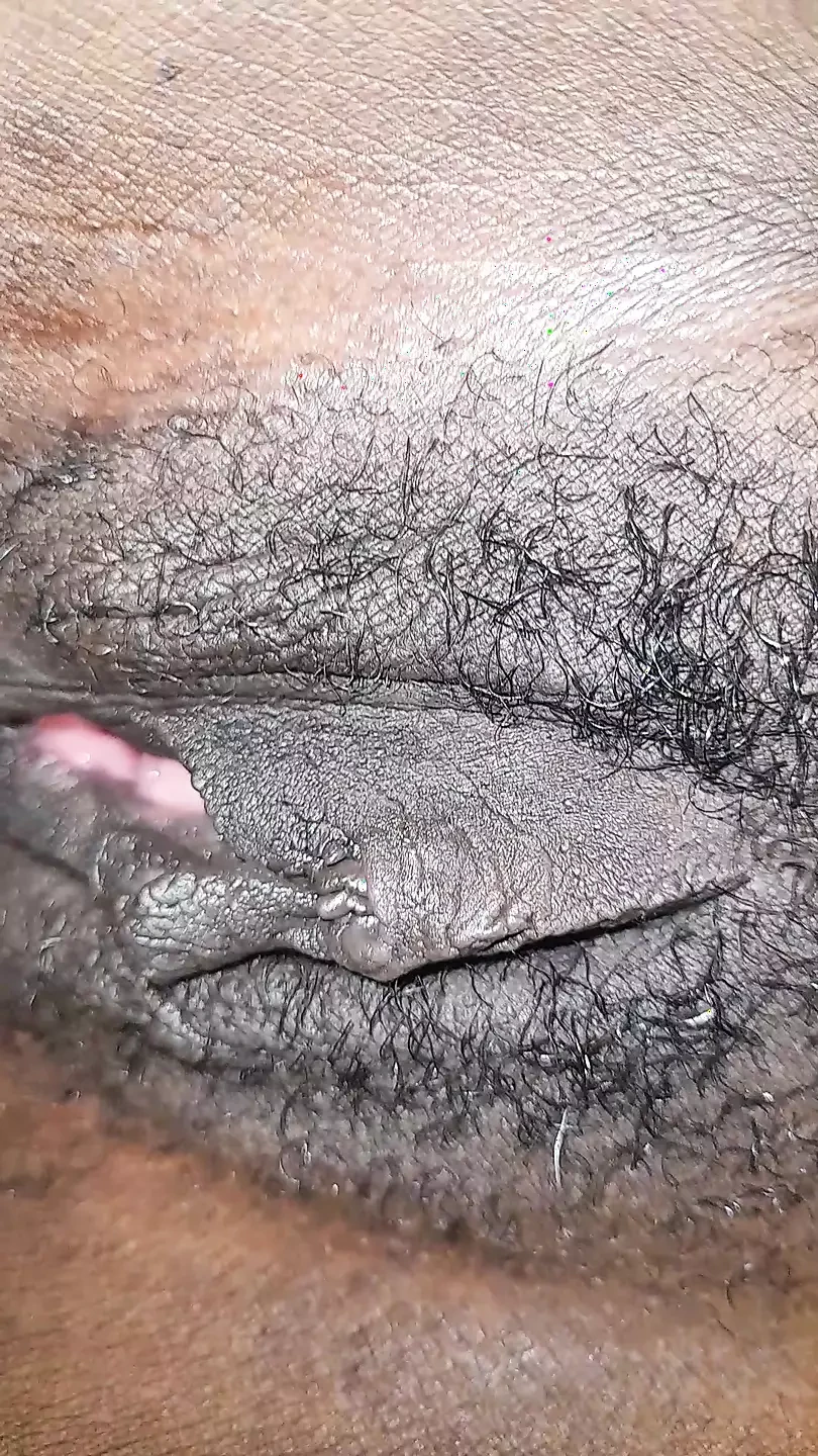 Stepping on the maid's dirty pussy until she cums