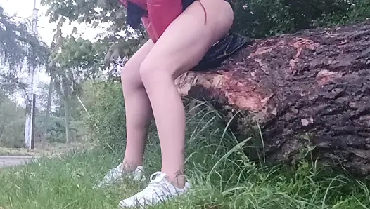 Anal Gabriella while walking