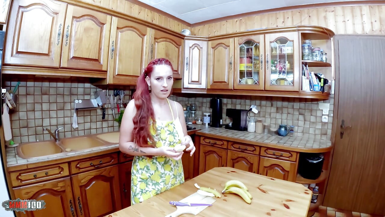 Juegos sexuales y anal profundo en la cocina con la joven latina Ammy Pelirroja