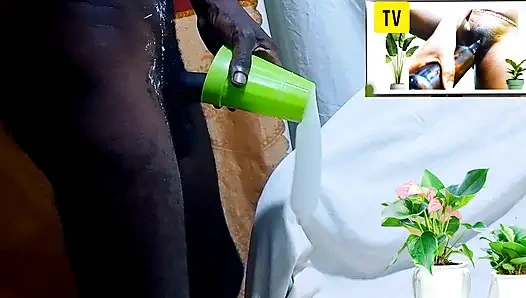 Islak ateşli amcık mastürbasyonu izlerken su ve orgazm dolu prezervatifle nasıl sikiştim ve cinsel anın tadını çıkardım!