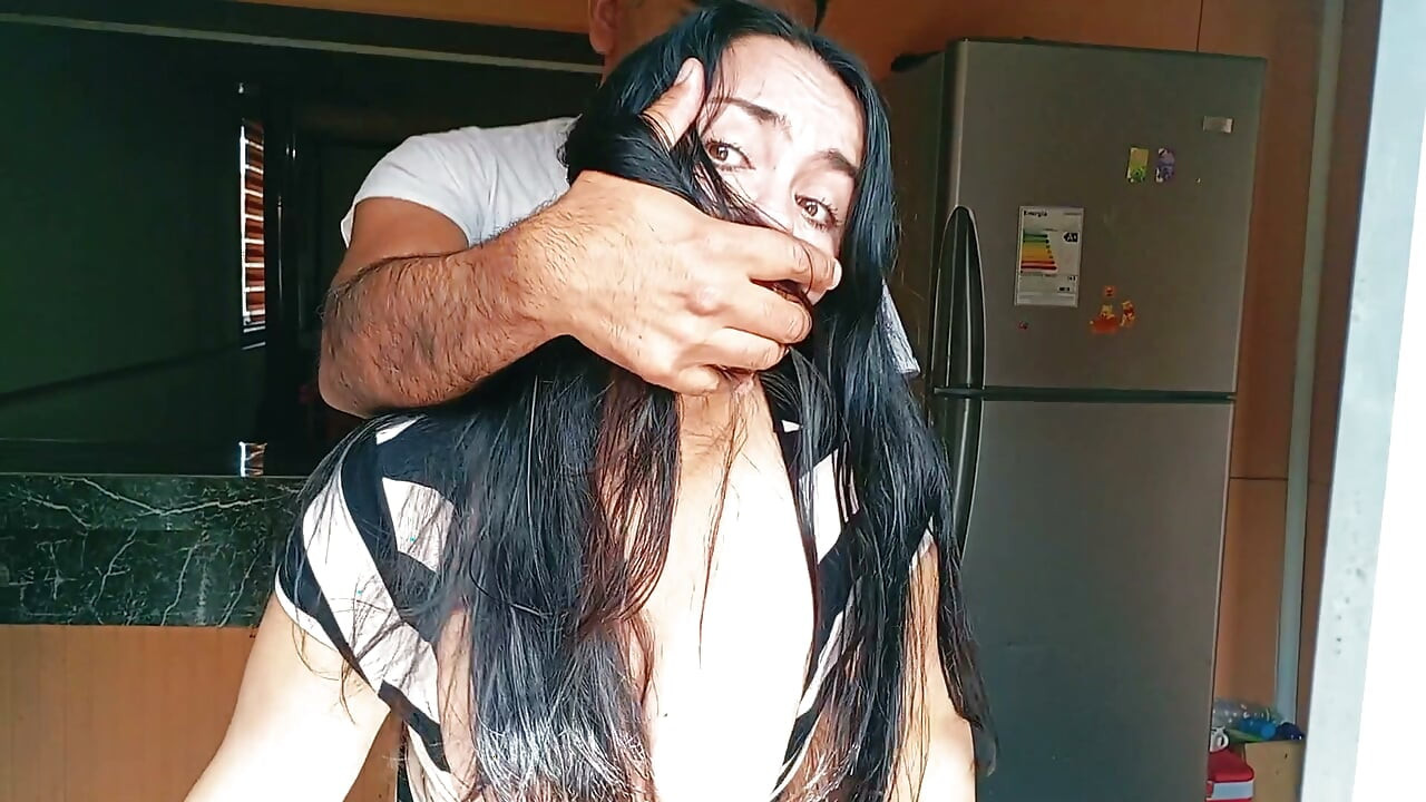 זיינתי את אמא החורגת שלי במטבח בזמן שהיא שטפה כלים.