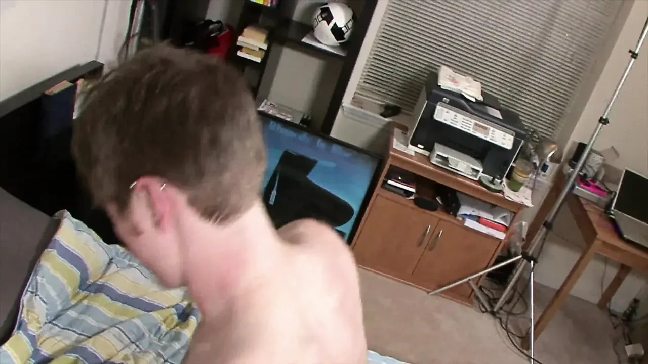Gay fucked bareback by his strraight friend 22 YO and cum inside his ass