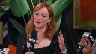 Christina Hendricks ha una scollatura enorme