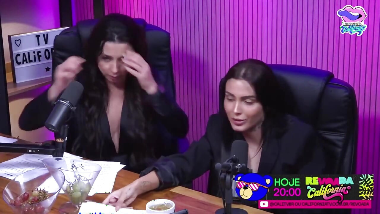 Două hotties într-un spectacol de vorbe murdare - Bruna Carlos și Luciana Picchi