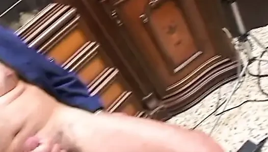Cewek amatir rambut cokelat dientot sama dua kontol ngaceng
