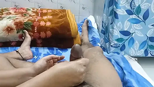 Bhabi ne pussy dhekha ke Lund khada kar Diya