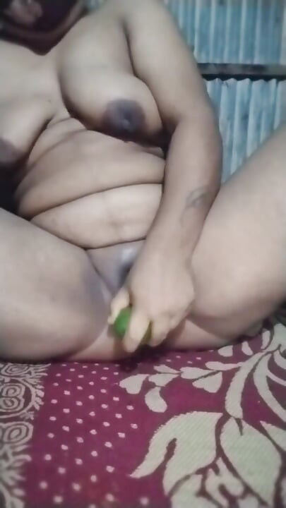 Deshi köyü boudi masterbation salatalık ile orgazm