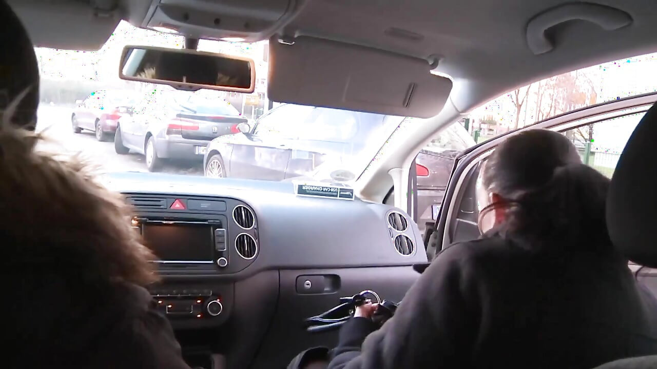Lexa araba kullandığı için taksi şoförüyle sikişiyor