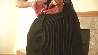 La mora sexy chelsea zinn viene scopata indossando lingerie calda e calze