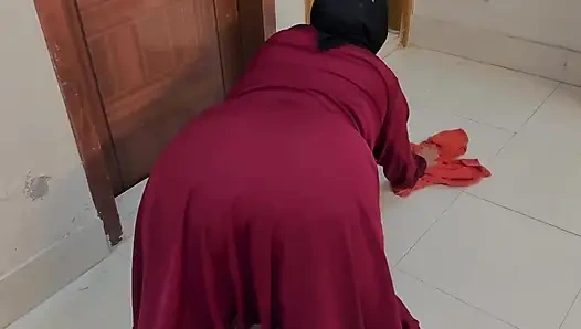 Mısırlı büyük götlü düzgün vücutlu Müslüman ateşli üvey anne yatağın altına sıkıştıktan sonra benden anal sikiş istiyor!