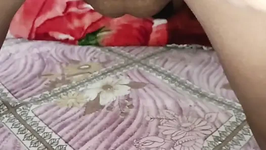 Sesi 23. Pasangan romantis desi berhubungan seks di kamar sewa