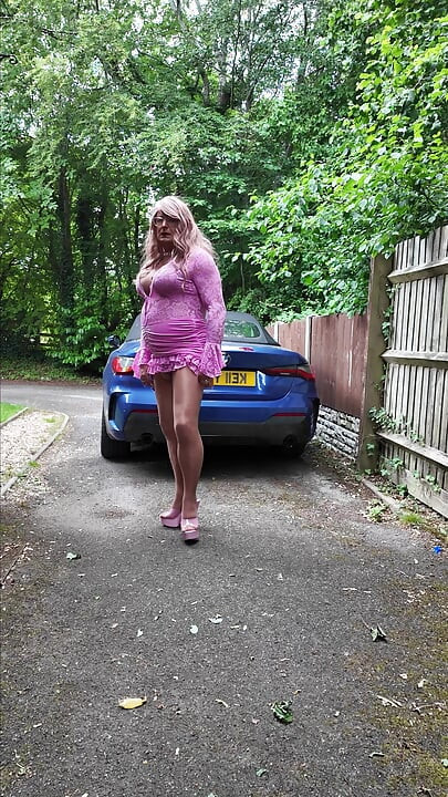 性感的 Crossdresser Kellycd2022 穿着我的粉色连裤袜和棕褐色连裤袜自慰