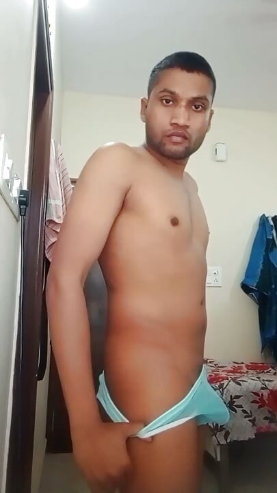 توينك عسل يستمني أمام الكاميرا