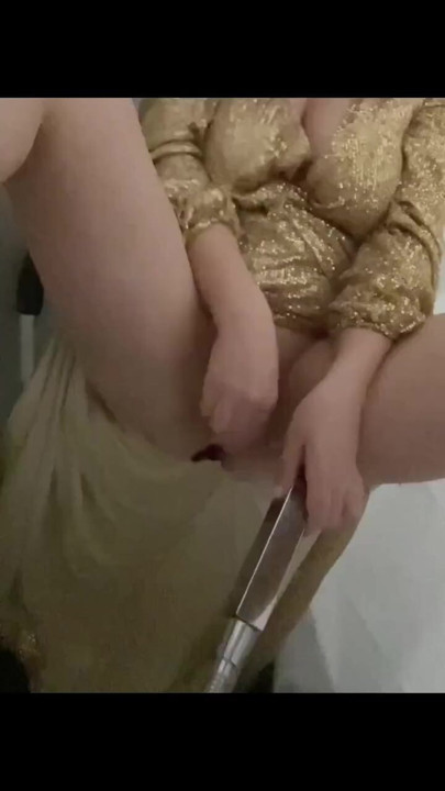 WHITE GIRL WITH BIG BOOBS AFTER PARTY MASTURBATE HER PINK PUSSY IN SHOWER - MILF- ARABIAN SNOWWHITE | Clip 1