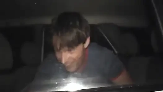 Винни получает сперму на ее губы на улице