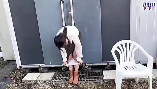 Cewek seksi ini lagi jalan-jalan sambil jalan-jalan di mana matanya yang ramai-ramai memuncak dan sempitnya berujung dengan kencang.3