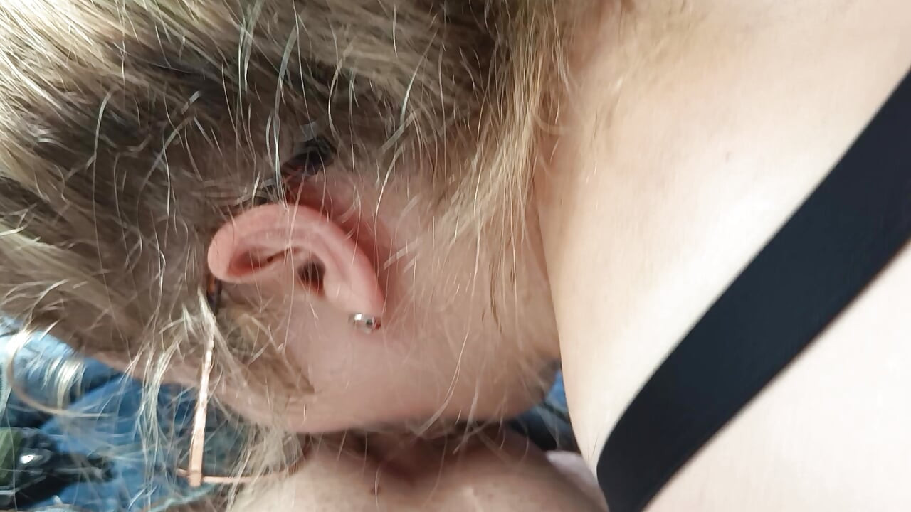 Bitch in the Car gives a hard blowjob