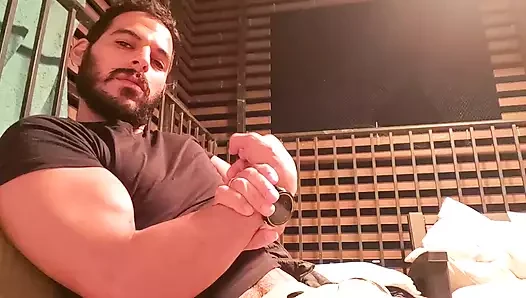 Mujhe kaimre par dekho bas tumhen chiane ke lie viry nikalo