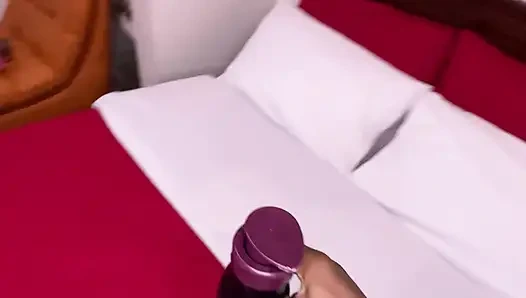 Selingkuh tidak ada pacarku dengan gadis seksi di sebelah