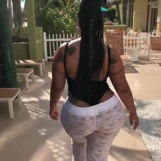 look at that ass!
