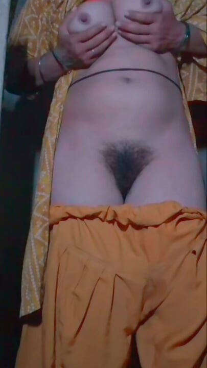 Chica sexy con un culo caliente buscando polla