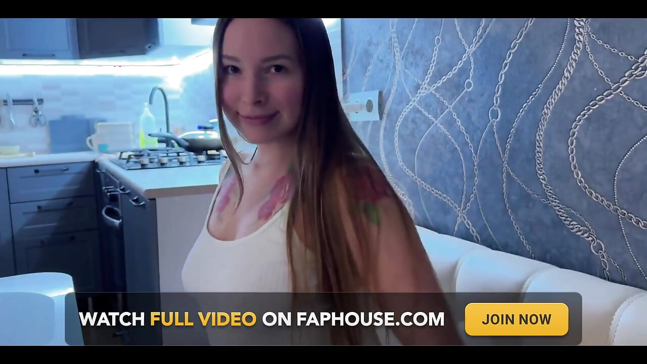 Трахаю фигуристую крошку ночью на кухне, случайный трах в домашнем видео