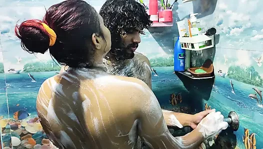 Göt öpücüğü ve göt yalama ile ateşli banyo romantizmi