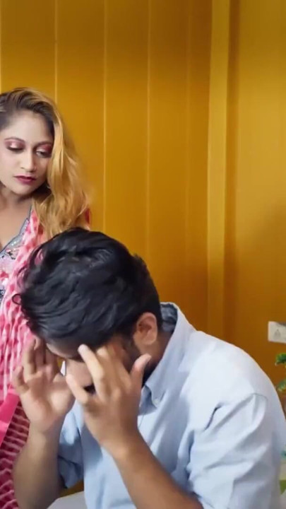 Neighbor calls bhabhi home and has sex with her sexy bhabhi Hard Fucking With Hindi Audio | Clip 1
