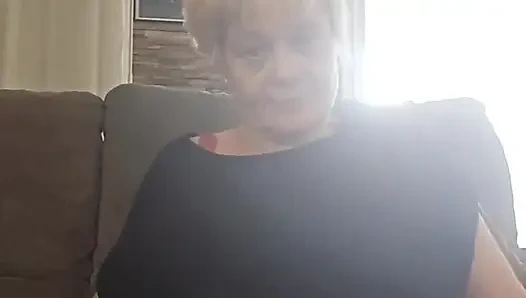 Иди и съешь мою киску и задницу, как хорошая шлюха, которой я есть