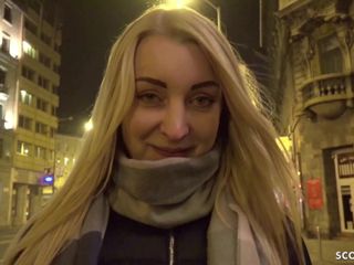 Olheiro alemão - adolescente universitária fodida no casting de rua