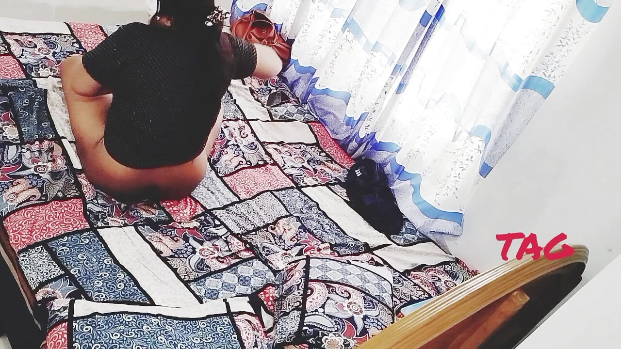 Big ass girlfriend agrees to share bed with her boyfriend.
