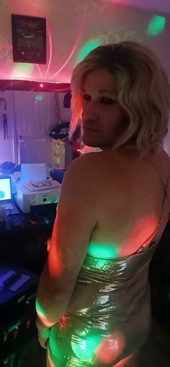 Sissy Molly Transgirlmolly731 – Gold Shiny Dress Dance & Dirty Talk