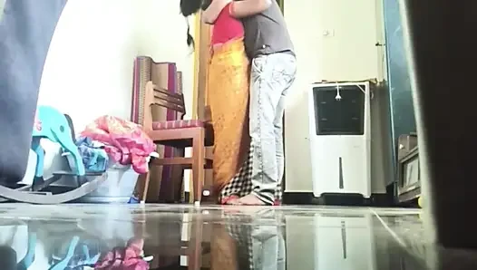 Lavanya Deepa dengan kain sosis