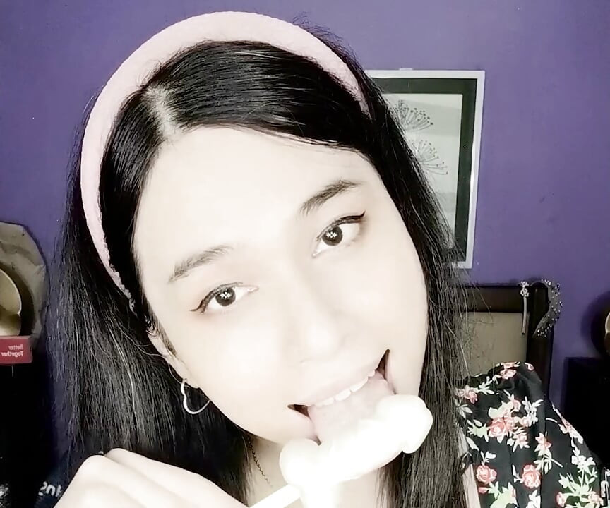 观看我用'Phallic Candies'放荡